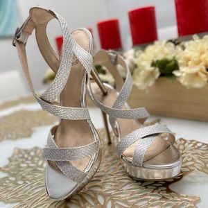 I. Miller beautiful high heels, ready to go to another home!!